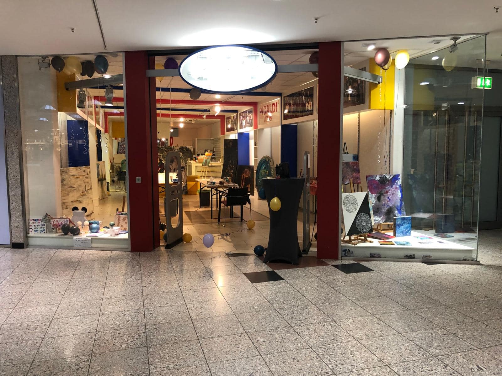 Ladenfront Atelier Vivien Kunte im Leine-Center